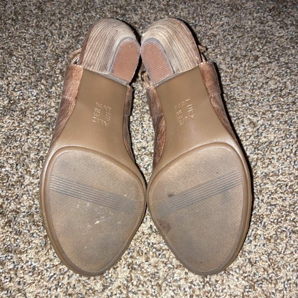 Naturalizer Heels - Picture 3 of 6